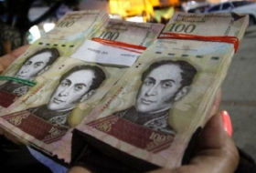 Venezuela pulls highest-value banknote `to strike against mafia`